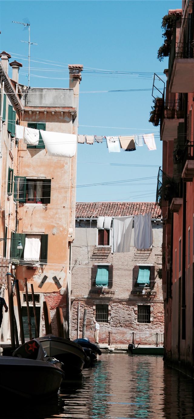 laundry in venice and background iPhone X wallpaper 