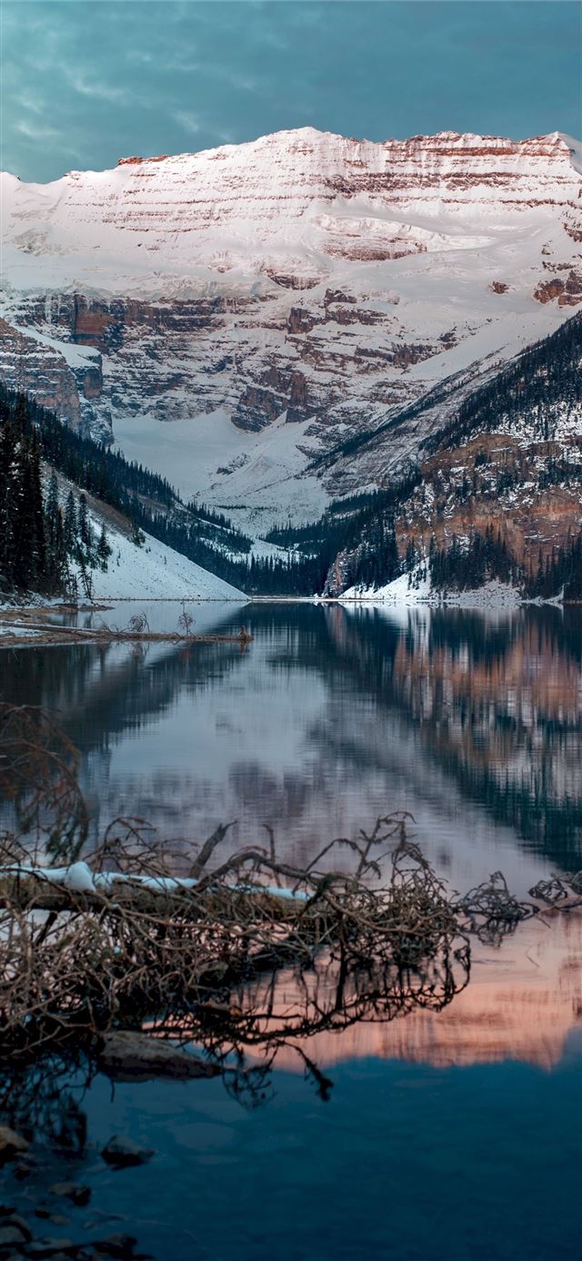 Moraine Lake iPhone X wallpaper 