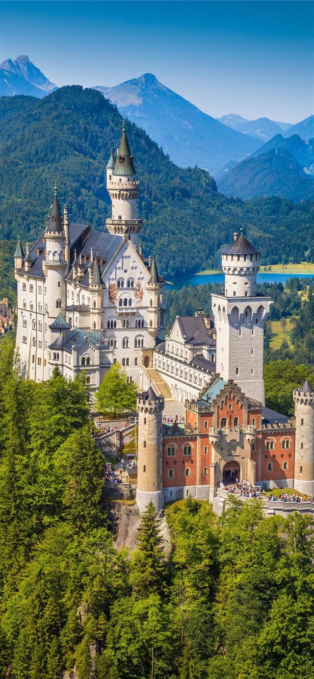 Neuschwanstein Castle iPhone 11 wallpaper 