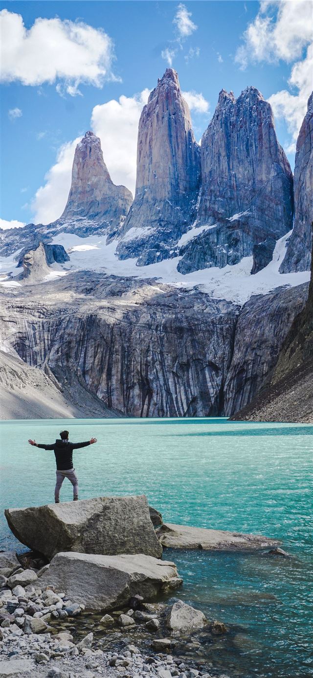 Perito Moreno Glacier iPhone 11 wallpaper 