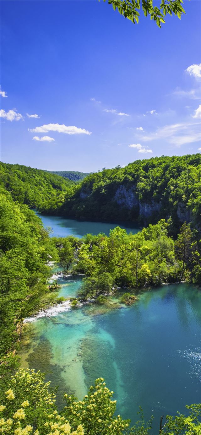 Plitvice Lakes National Park iPhone 11 wallpaper 