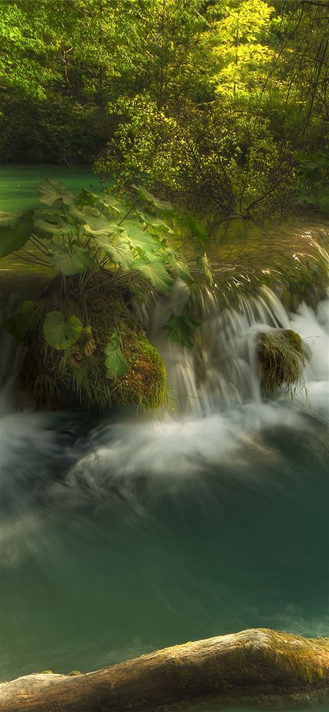 Plitvice Lakes National Park Croatia iPhone X wallpaper 