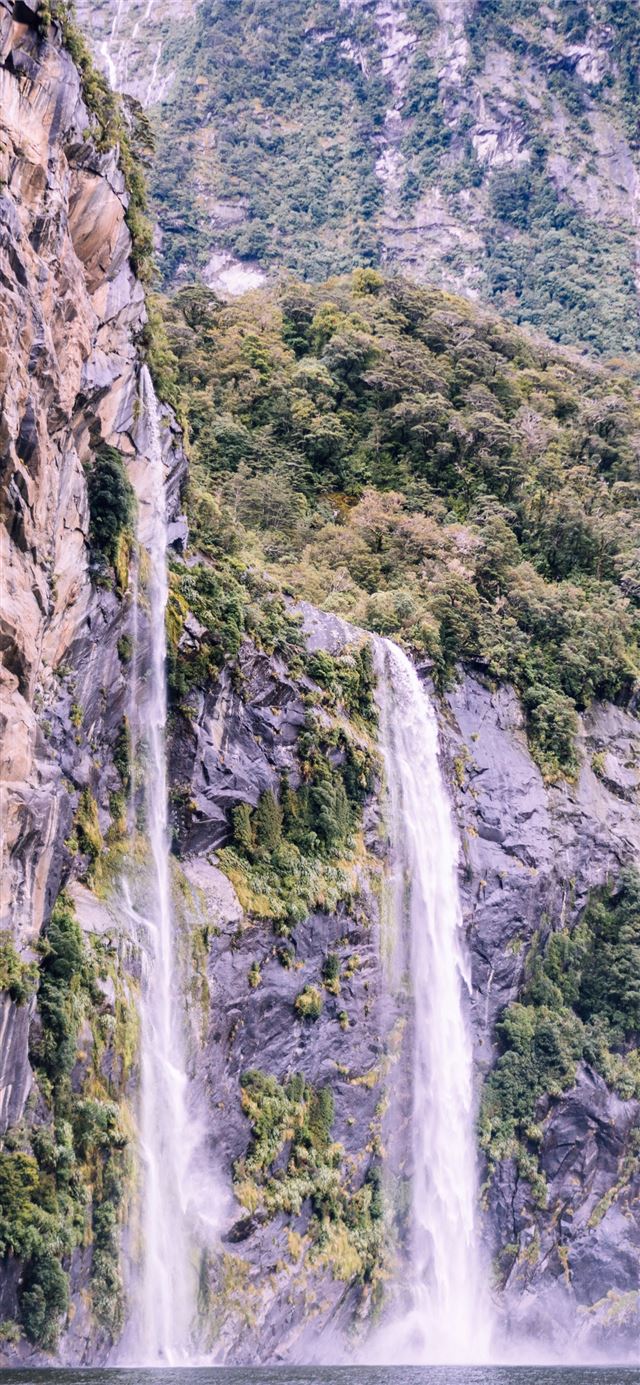 Sutherland Falls iPhone X wallpaper 