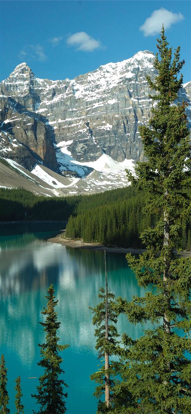 This is the beautiful Moraine Lake located in the ... iPhone 11 wallpaper 