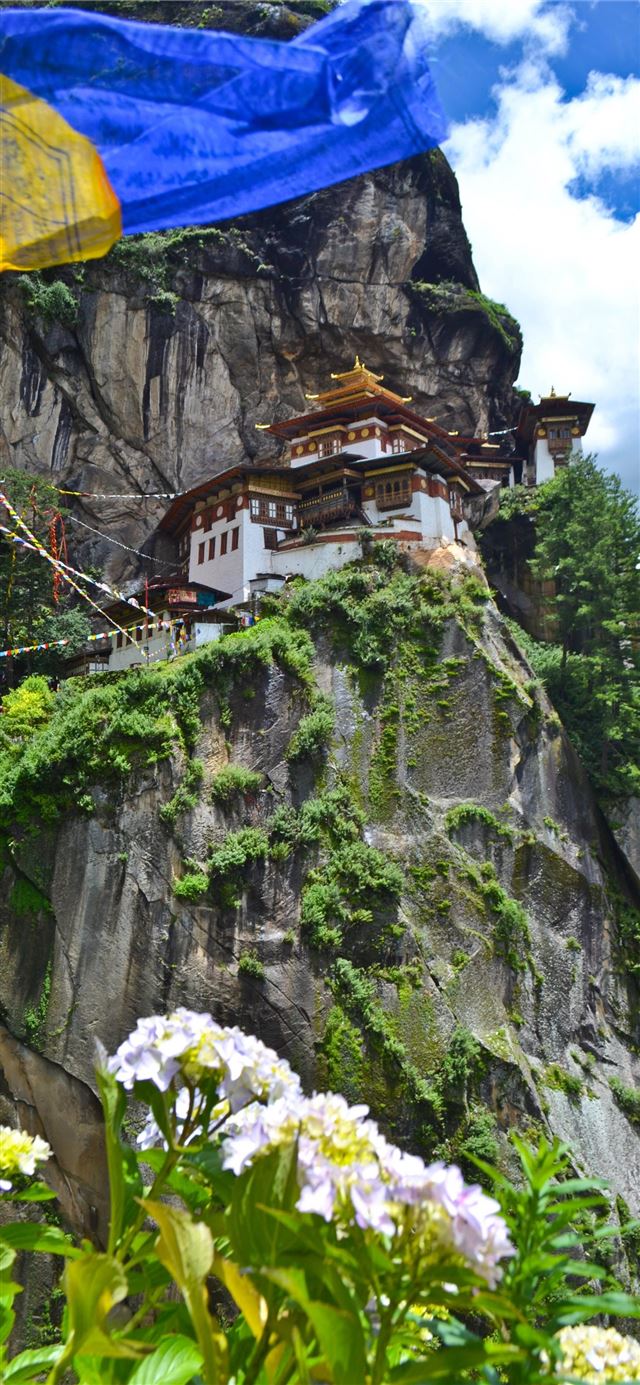 Tiger's Nest Monastery iPhone 11 wallpaper 