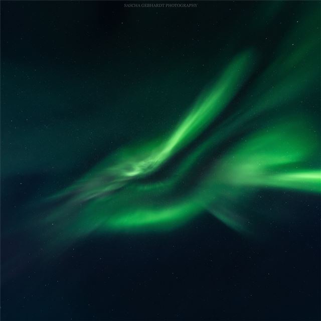 aurora borealis 8k iPad Air wallpaper 