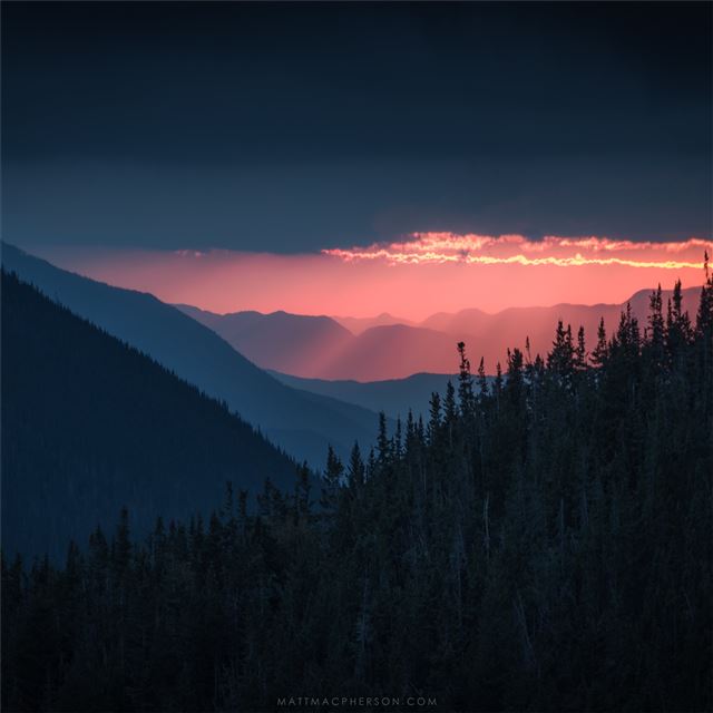 light rays breaking through in the white mountains... iPad wallpaper 