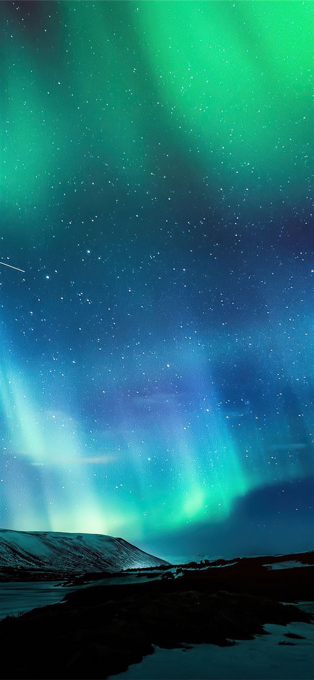 aurora borealis northern lights 4k iPhone 11 wallpaper 