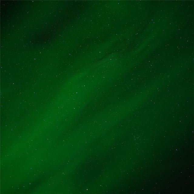 green northern lights 8k iPad Pro wallpaper 