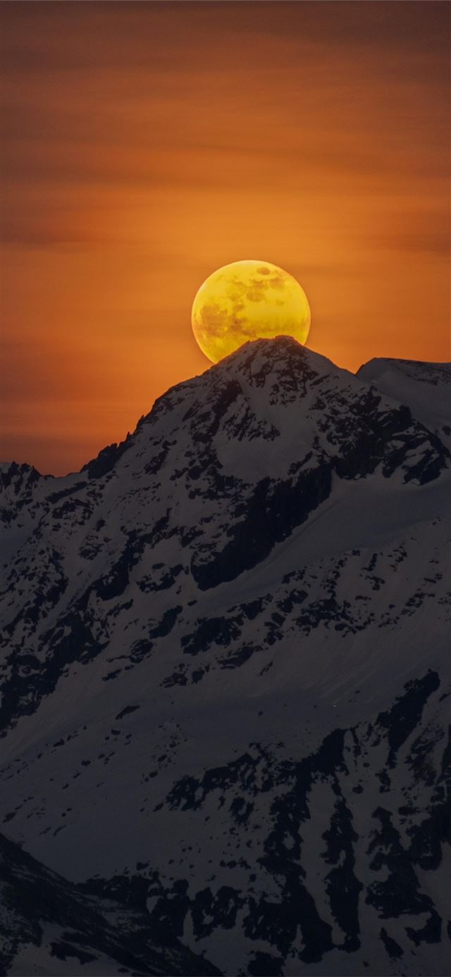 rise of supermoon iPhone 11 wallpaper 