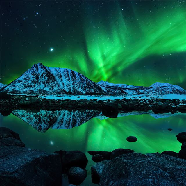 northern lights aurora borealis 4k iPad Pro wallpaper 