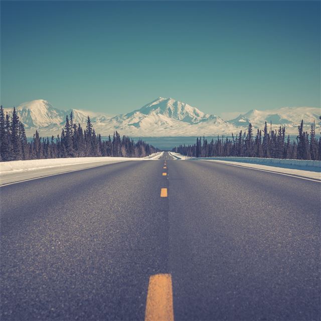 open road to mountains 4k iPad wallpaper 