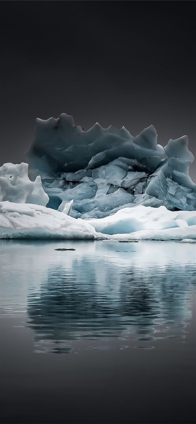 iceberg at jokulsarlon iPhone 11 wallpaper 
