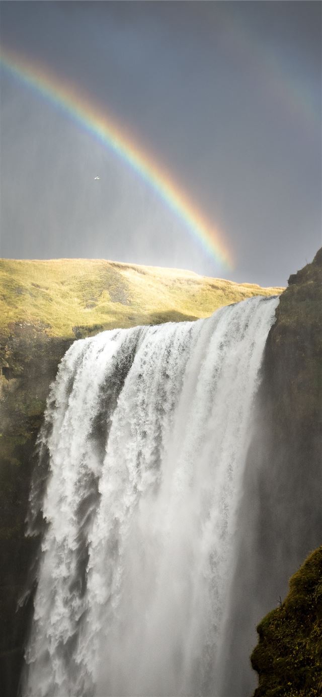 Kaietuer waterfalls iPhone 11 wallpaper 