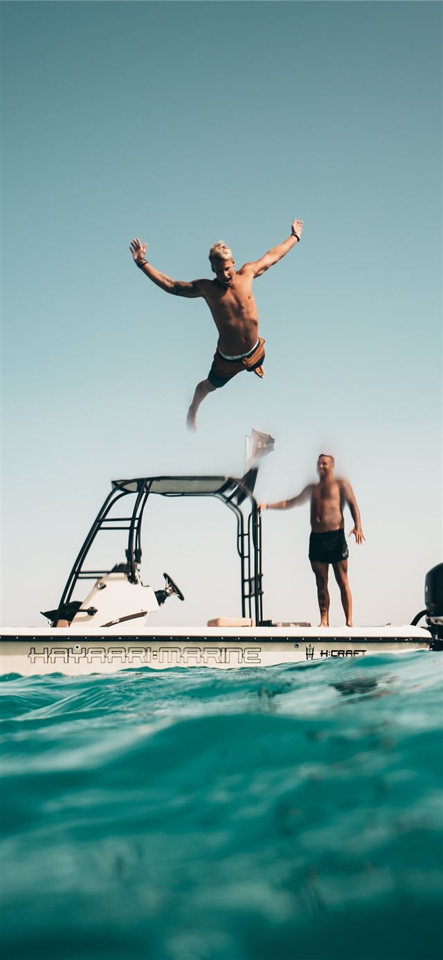 man diving on pool iPhone 11 wallpaper 