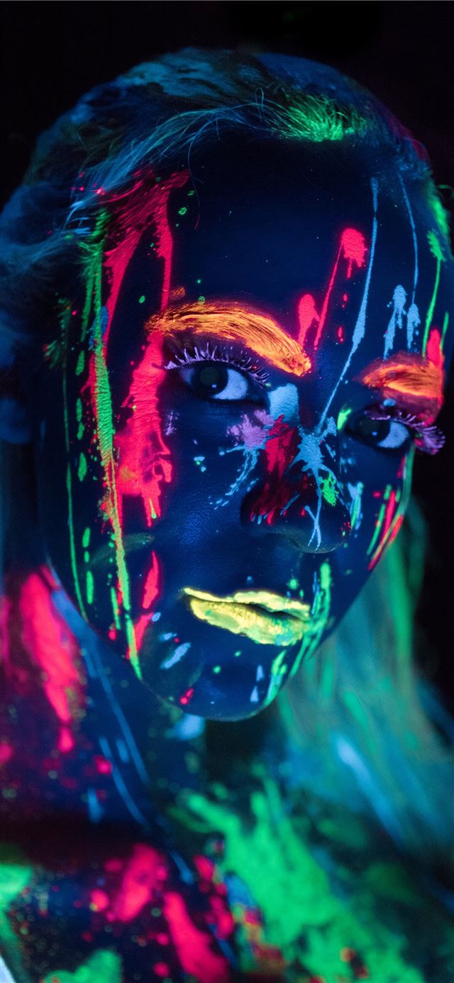 woman with glow in the dark body paint iPhone 11 wallpaper 
