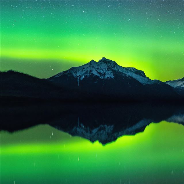 aurora borealis from montana iPad wallpaper 