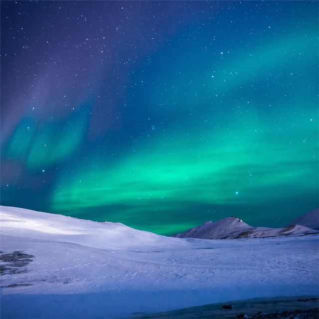 aurora borealis snow fields iPad wallpaper 